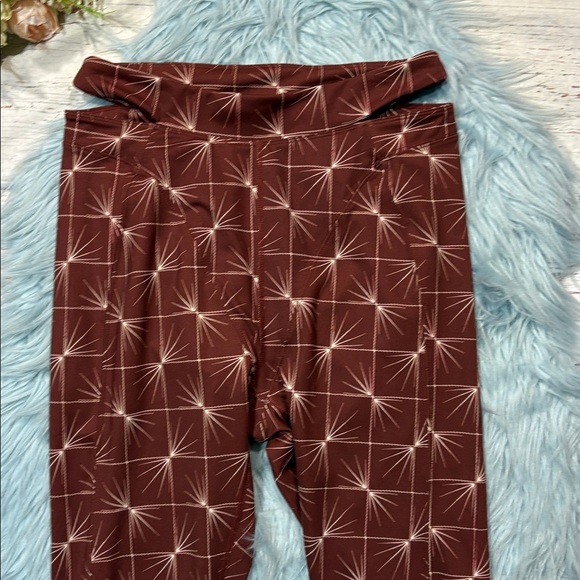 Free People Movement Super High Rise Sneak Peek Printed Legging Cut Out Waist - Picture 6 of 12